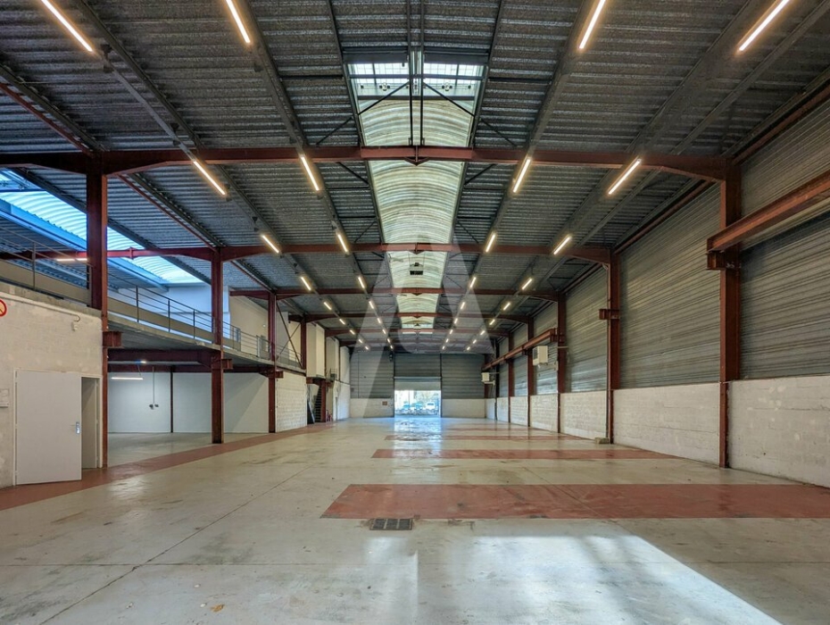 Activités / entrepôts à louer – COIGNIÈRES (78310) – 1