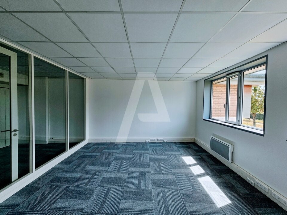 Bureaux à louer – VOISINS-LE-BRETONNEUX (78960) – 1
