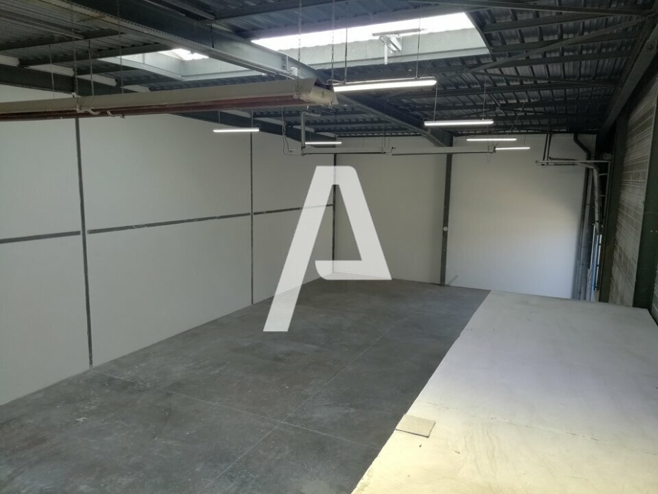 Activités / entrepôts à louer – VILLIERS SUR ORGE (91700) – 1