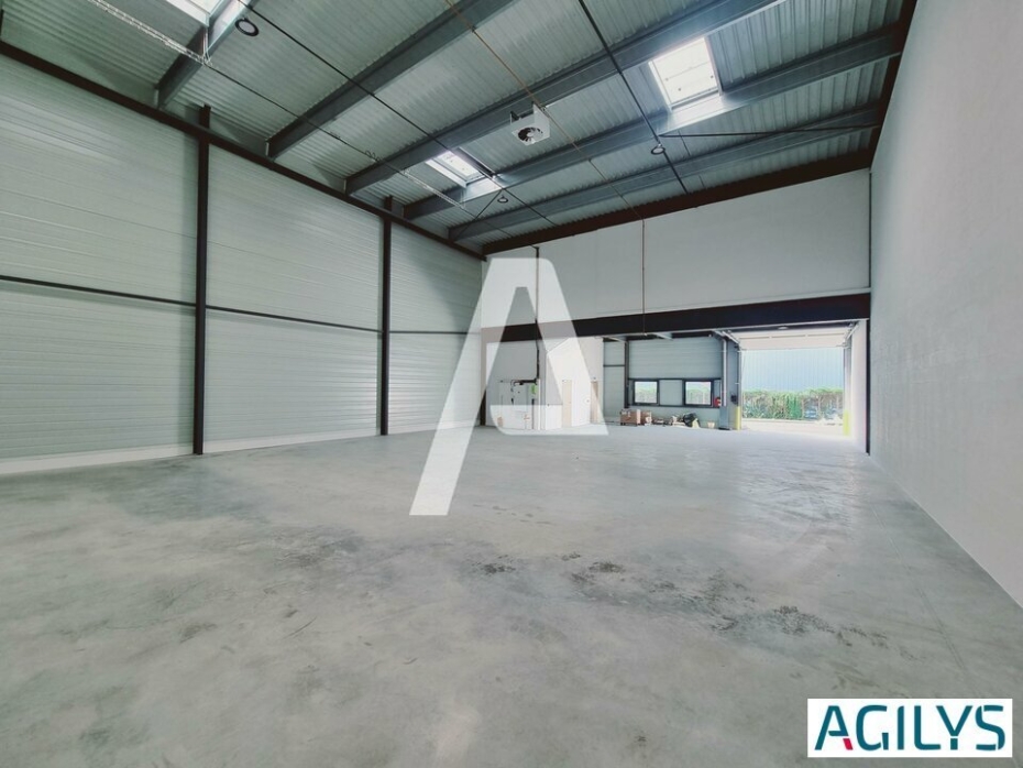 Activités / entrepôts à louer – CORBEIL ESSONNES (91100) – 1