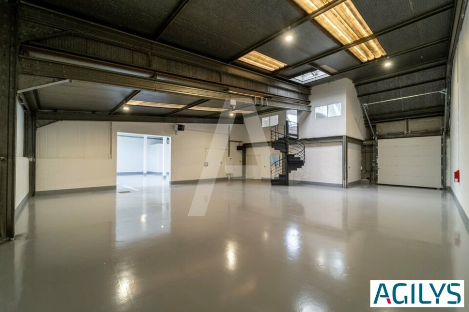Activités / entrepôts à louer – EVRY-COURCOURONNES (91000) – 1