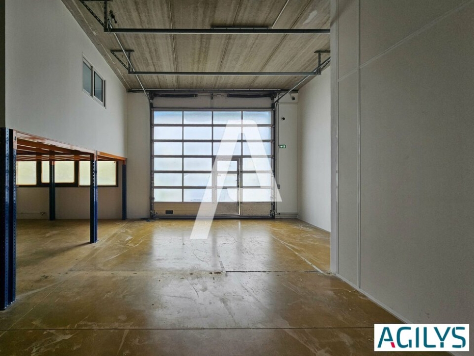 Activités / entrepôts à vendre – VILLEJUST (91140) – 1