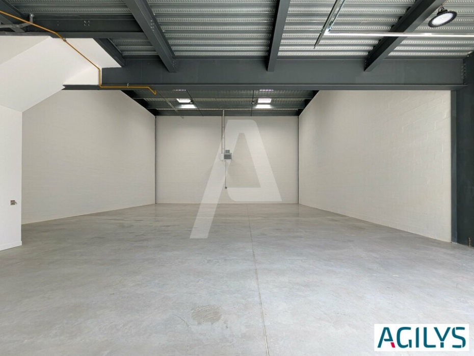 Activités / entrepôts à louer – CORBEIL ESSONNES (91100) – 1