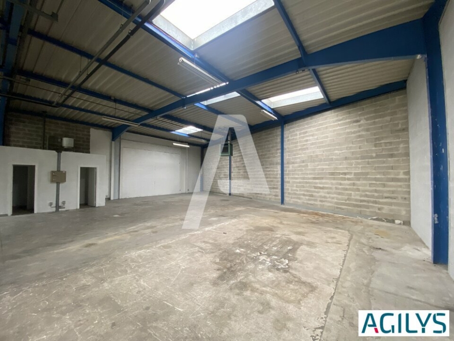 Activités / entrepôts à louer – IVRY SUR SEINE (94200) – 1