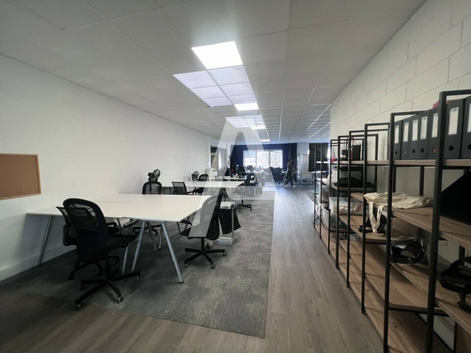 Activités / entrepôts à louer – IVRY SUR SEINE (94200) – 1