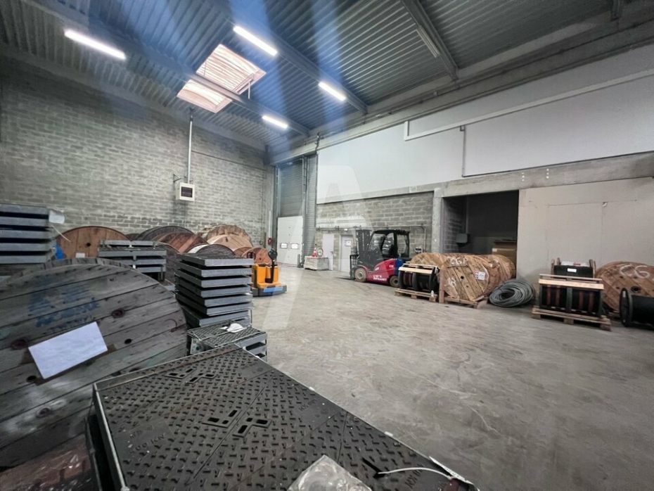 Activités / entrepôts à louer – IVRY SUR SEINE (94200) – 1