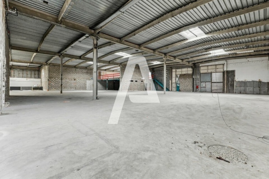 Activités / entrepôts à louer – IVRY SUR SEINE (94200) – 1