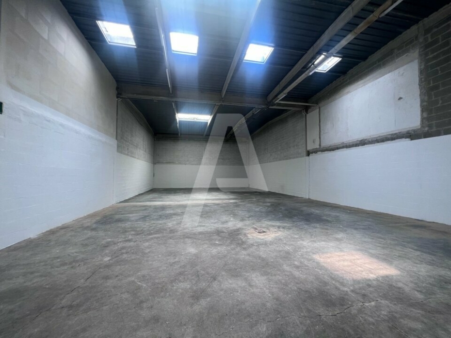 Activités / entrepôts à louer – VALENTON (94460) – 1