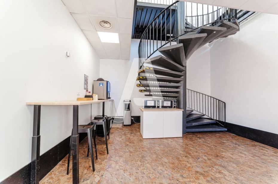 Activités / entrepôts à louer – IVRY SUR SEINE (94200) – 1