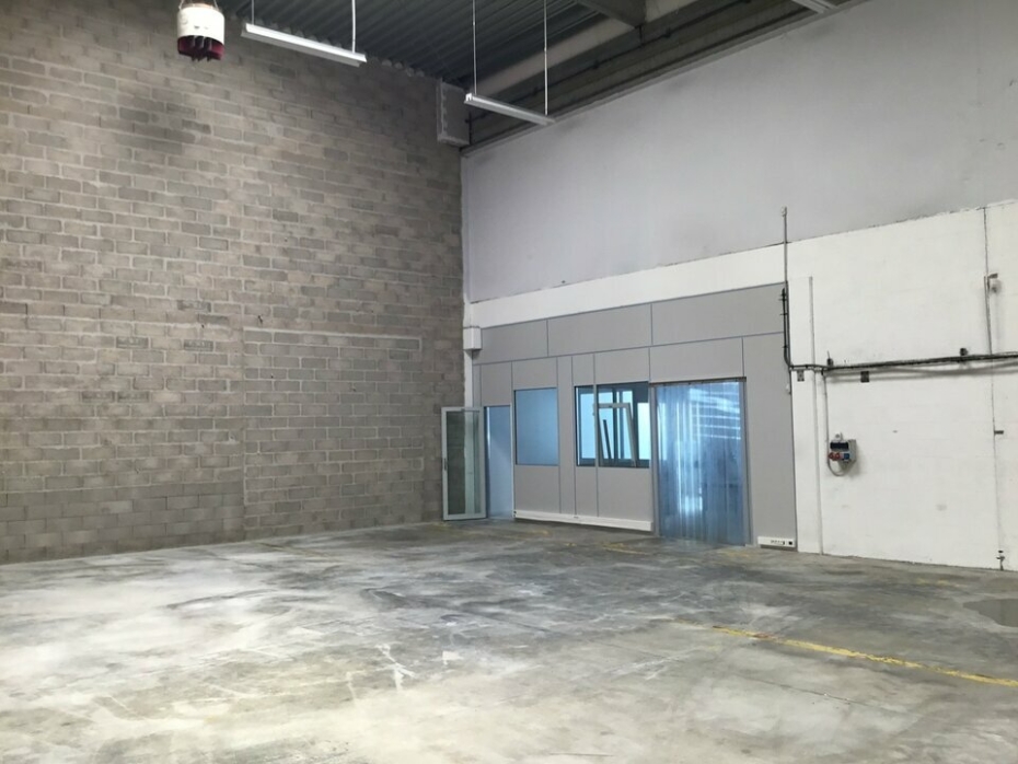 Activités / entrepôts à louer – IVRY SUR SEINE (94200) – 1