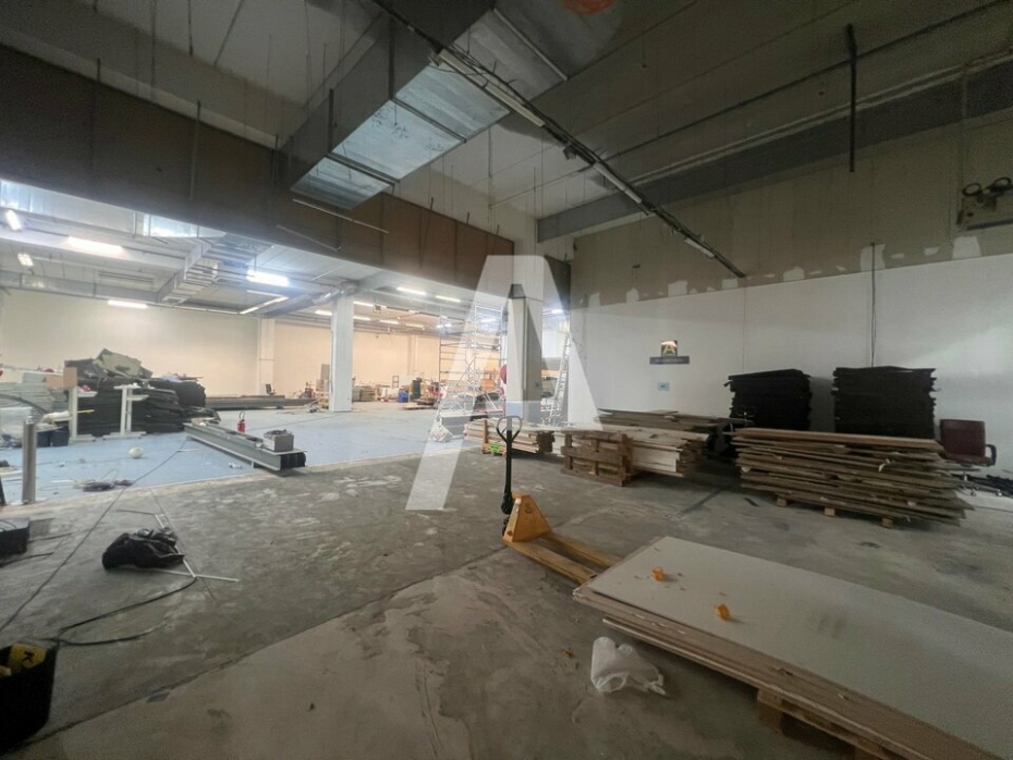 Activités / entrepôts à louer – IVRY-SUR-SEINE (94200) – 1