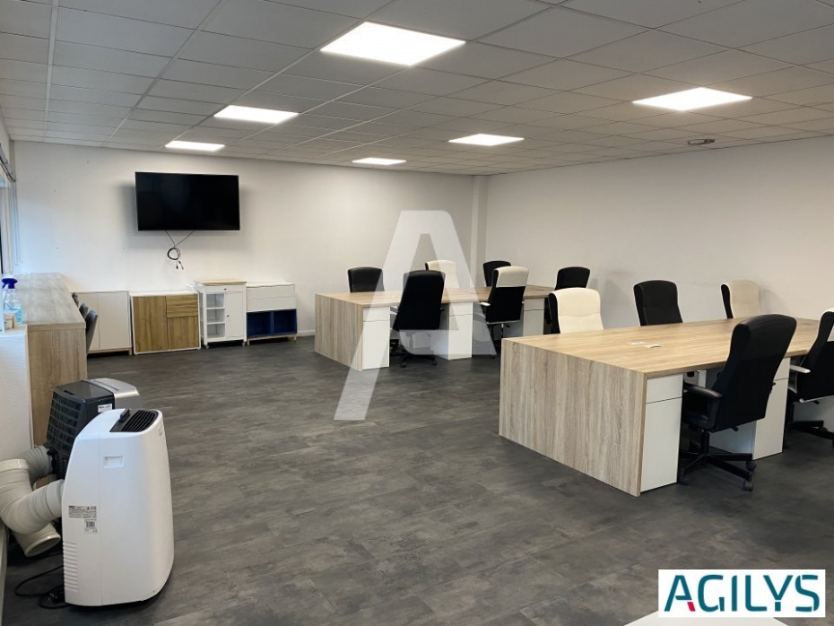 Activités / entrepôts à louer – IVRY SUR SEINE (94200) – 1