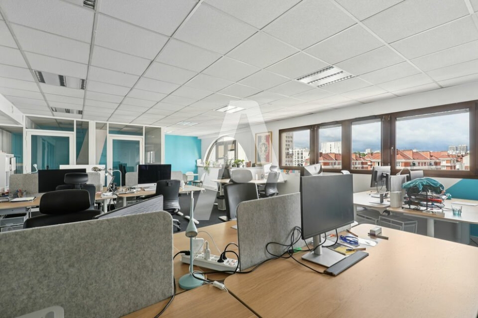 Bureaux à louer – IVRY SUR SEINE (94200) – 1