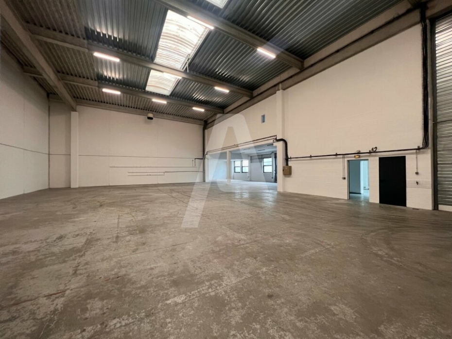 Activités / entrepôts à louer – IVRY SUR SEINE (94200) – 1