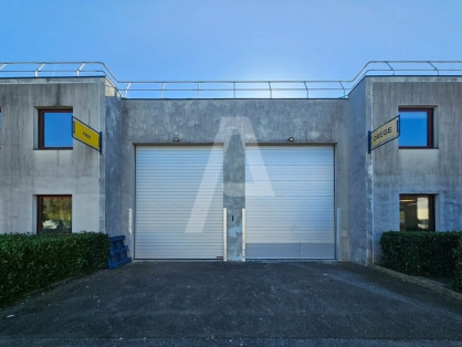 Activités / entrepôts à louer - MAGNY-LES-HAMEAUX – Photo 1