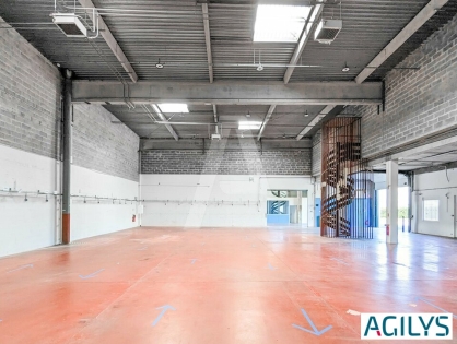 Activités / entrepôts à louer - VERRIERES LE BUISSON – Photo 1