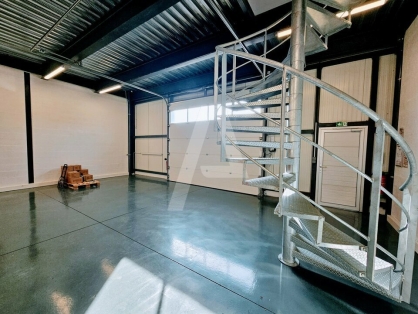 Activités / entrepôts à louer - BOIS-D'ARCY – Photo 1