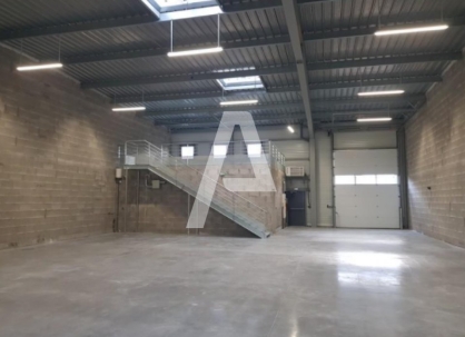 Activités / entrepôts à louer - CROISSY BEAUBOURG – Photo 1