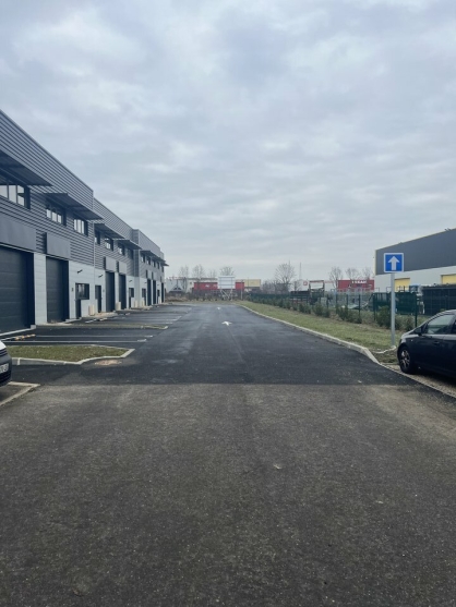 Activités / entrepôts à louer - LIEUSAINT – Photo 1