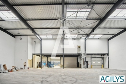 Activités / entrepôts à vendre - COURTRY – Photo 1