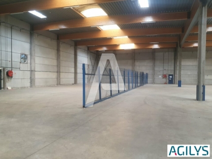Activités / entrepôts à louer - SAINT-THIBAULT-DES-VIGNES – Photo 1