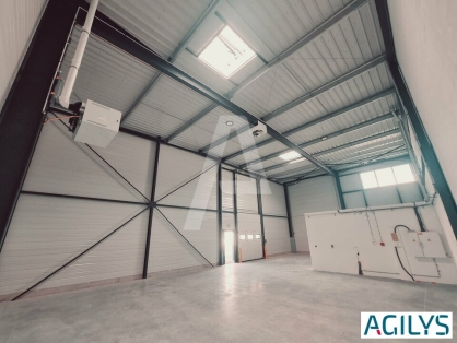 Activités / entrepôts à louer - SAVIGNY LE TEMPLE – Photo 1