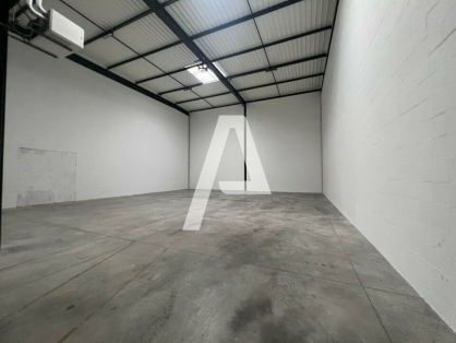 Activités / entrepôts à louer - LIEUSAINT – Photo 1