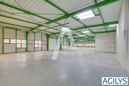 Activités / entrepôts à louer - SAINT-THIBAULT-DES-VIGNES – Photo 1