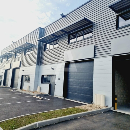 Activités / entrepôts à louer - LIEUSAINT – Photo 1