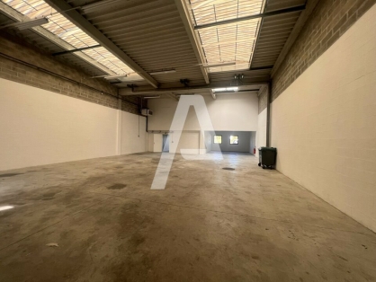 Bureaux à louer - MOISSY-CRAMAYEL – Photo 1