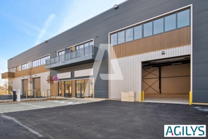 Activités / entrepôts à louer - CHALIFERT – Photo 1