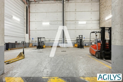 Activités / entrepôts à louer - ROISSY EN BRIE – Photo 1