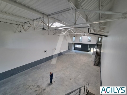 Activités / entrepôts à louer - VAUX LE PENIL – Photo 1