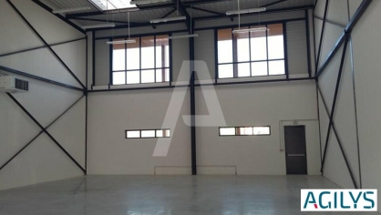 Activités / entrepôts à vendre - PLAISIR – Photo 1