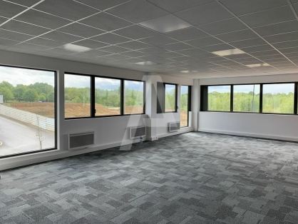 Activités / entrepôts à vendre - PLAISIR – Photo 1