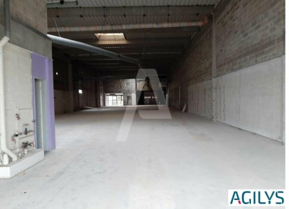 Activités / entrepôts à louer - COIGNIERES – Photo 1