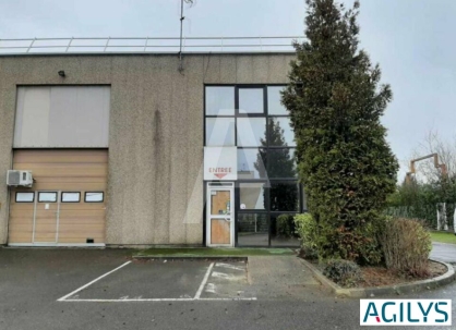 Activités / entrepôts à louer - COIGNIERES – Photo 1