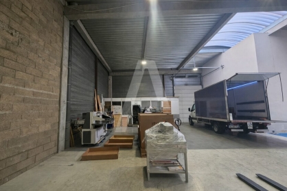 Activités / entrepôts à vendre - TRAPPES – Photo 1