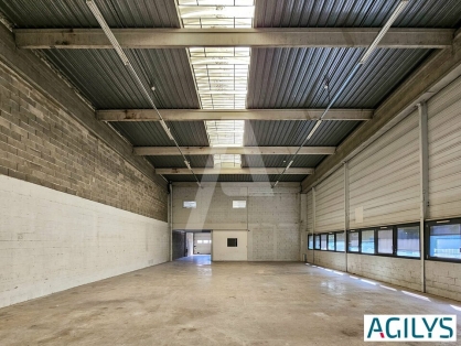 Activités / entrepôts à louer - TRAPPES – Photo 1