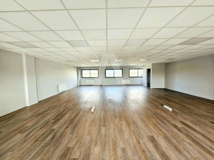 Activités / entrepôts à louer - BOIS-D'ARCY – Photo 1