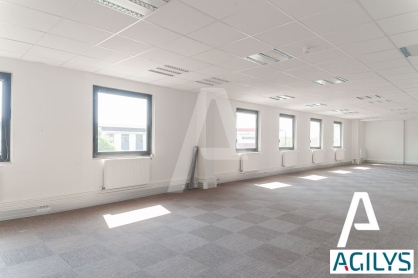 Bureaux à louer - VILLEBON SUR YVETTE – Photo 1