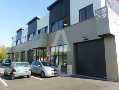 Activités / entrepôts à vendre - SAINT PIERRE DU PERRAY – Photo 1