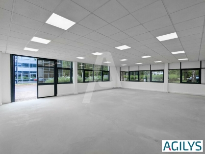 Activités / entrepôts à louer - SACLAY – Photo 1