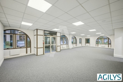 Bureaux à louer - ORSAY – Photo 1