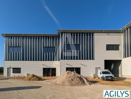 Activités / entrepôts à vendre - OLLAINVILLE – Photo 1