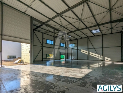 Activités / entrepôts à vendre - OLLAINVILLE – Photo 1