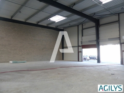 Activités / entrepôts à louer - SAINT PIERRE DU PERRAY – Photo 1