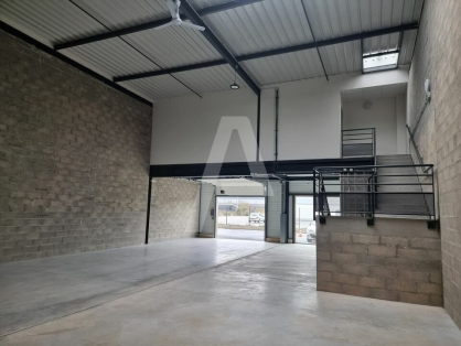 Activités / entrepôts à louer - MAROLLES EN HUREPOIX – Photo 1