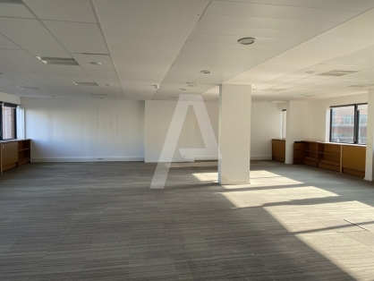 Bureaux à louer - IVRY SUR SEINE – Photo 1
