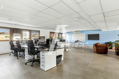 Bureaux à louer - IVRY SUR SEINE – Photo 1